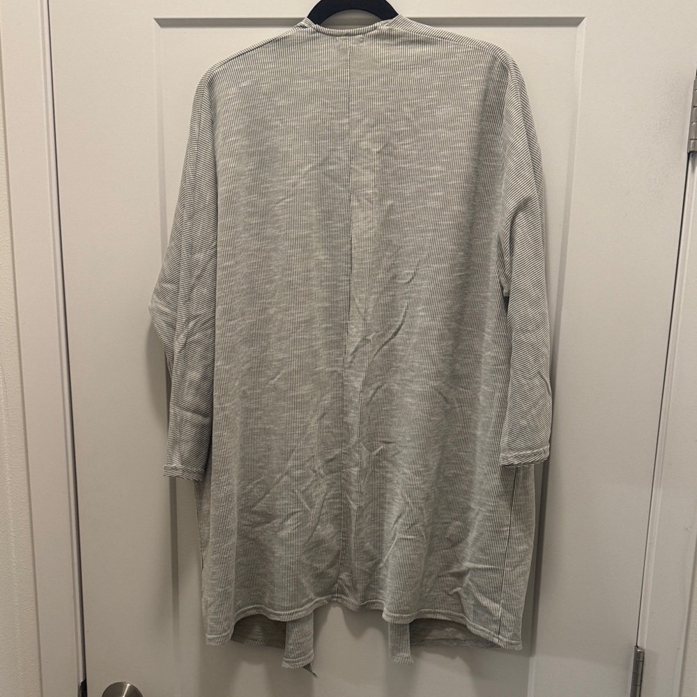DONNI. Light Gray Ribbed Knit Coat. One Size. Like New! - Picture 3 of 3